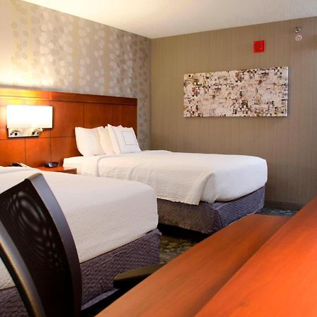 Courtyard Waterbury Downtown Hotel Bagian luar foto