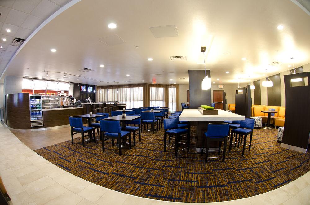Courtyard Waterbury Downtown Hotel Bagian luar foto