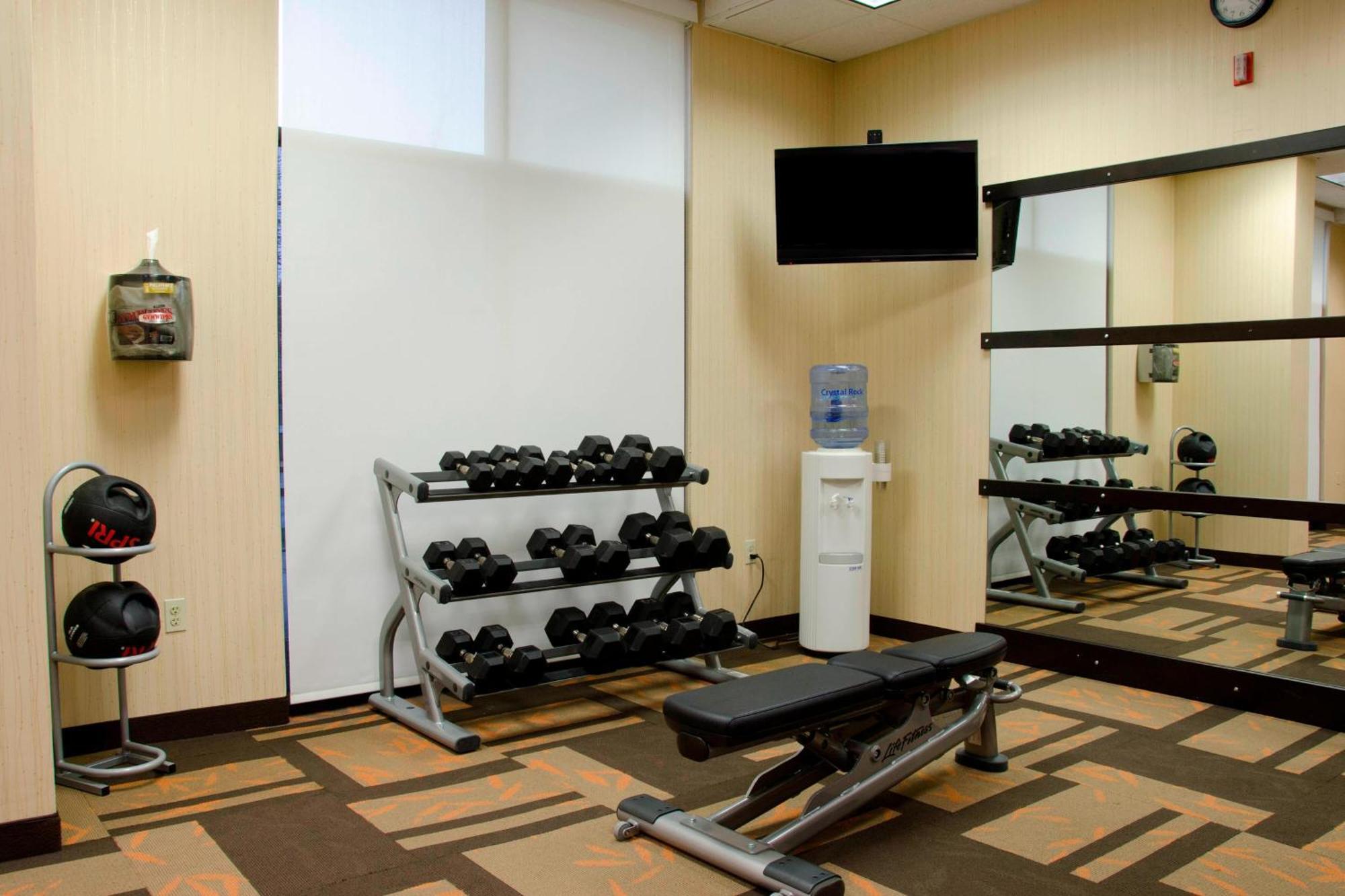 Courtyard Waterbury Downtown Hotel Bagian luar foto