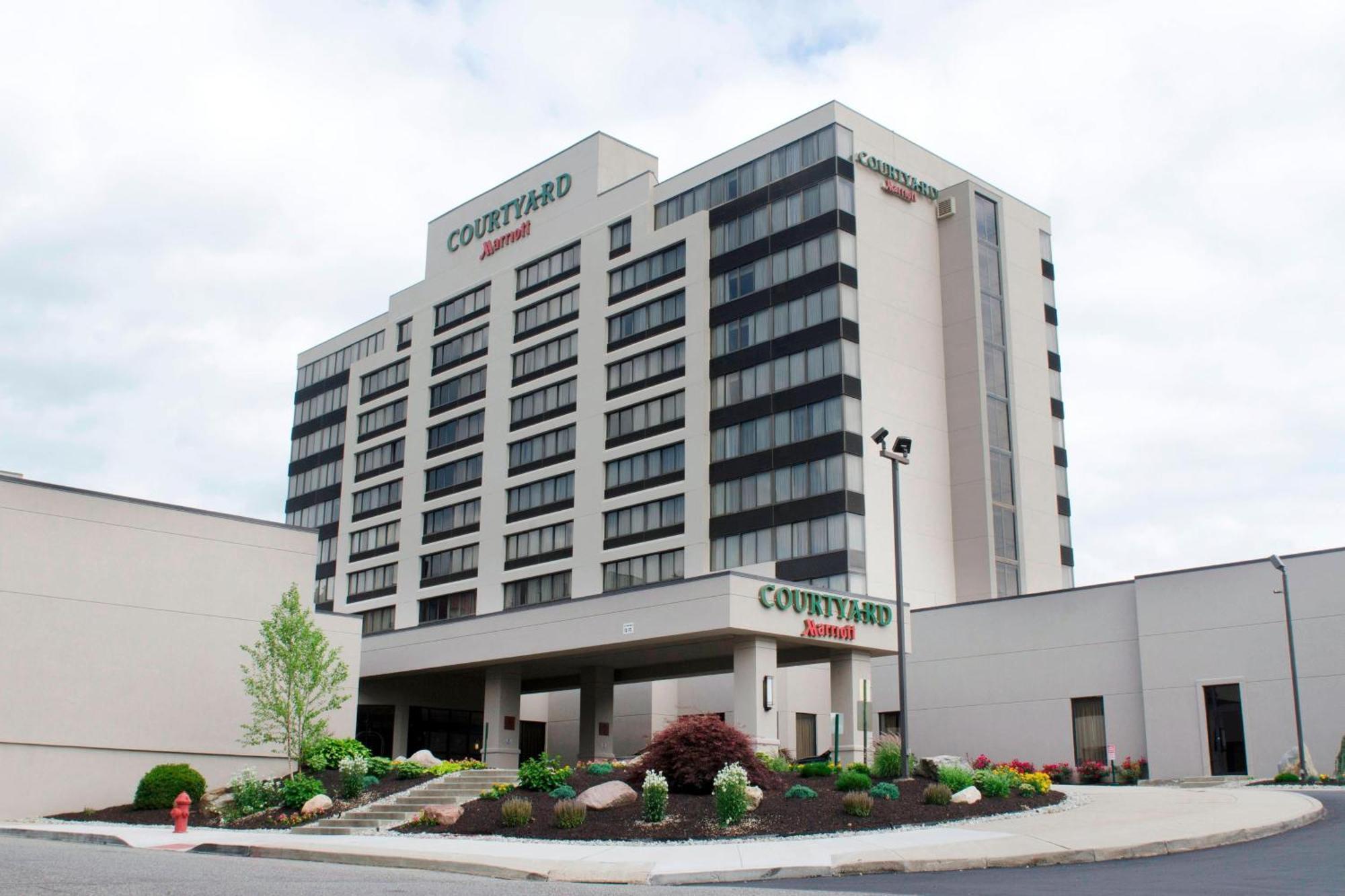 Courtyard Waterbury Downtown Hotel Bagian luar foto