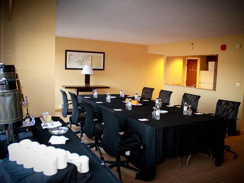 Courtyard Waterbury Downtown Hotel Bagian luar foto