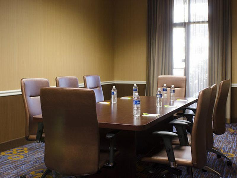 Courtyard Waterbury Downtown Hotel Bagian luar foto