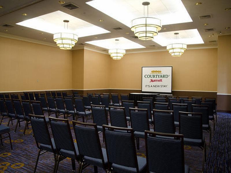 Courtyard Waterbury Downtown Hotel Bagian luar foto