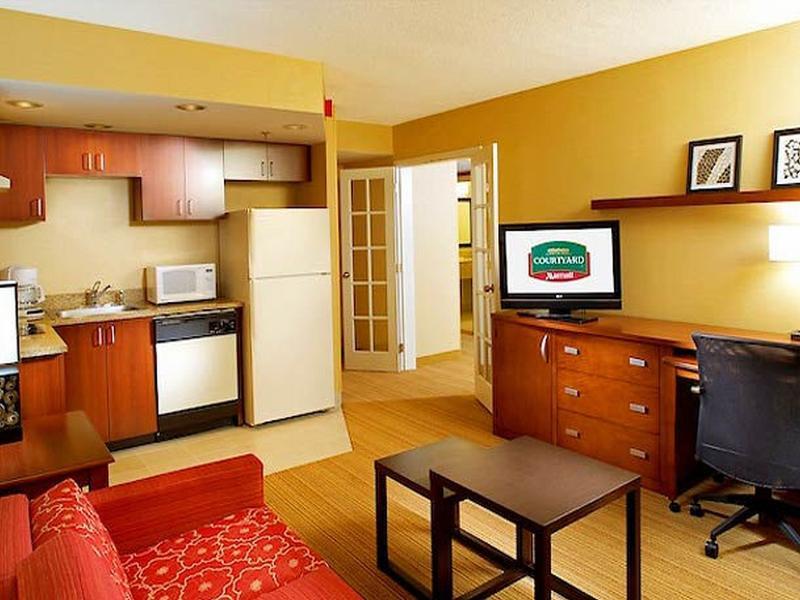 Courtyard Waterbury Downtown Hotel Bagian luar foto