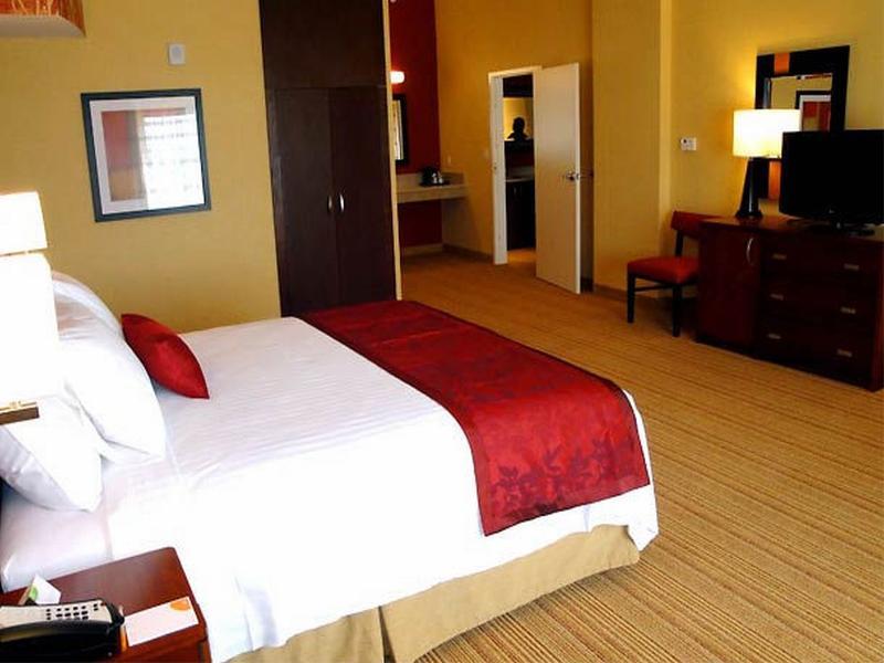 Courtyard Waterbury Downtown Hotel Bagian luar foto