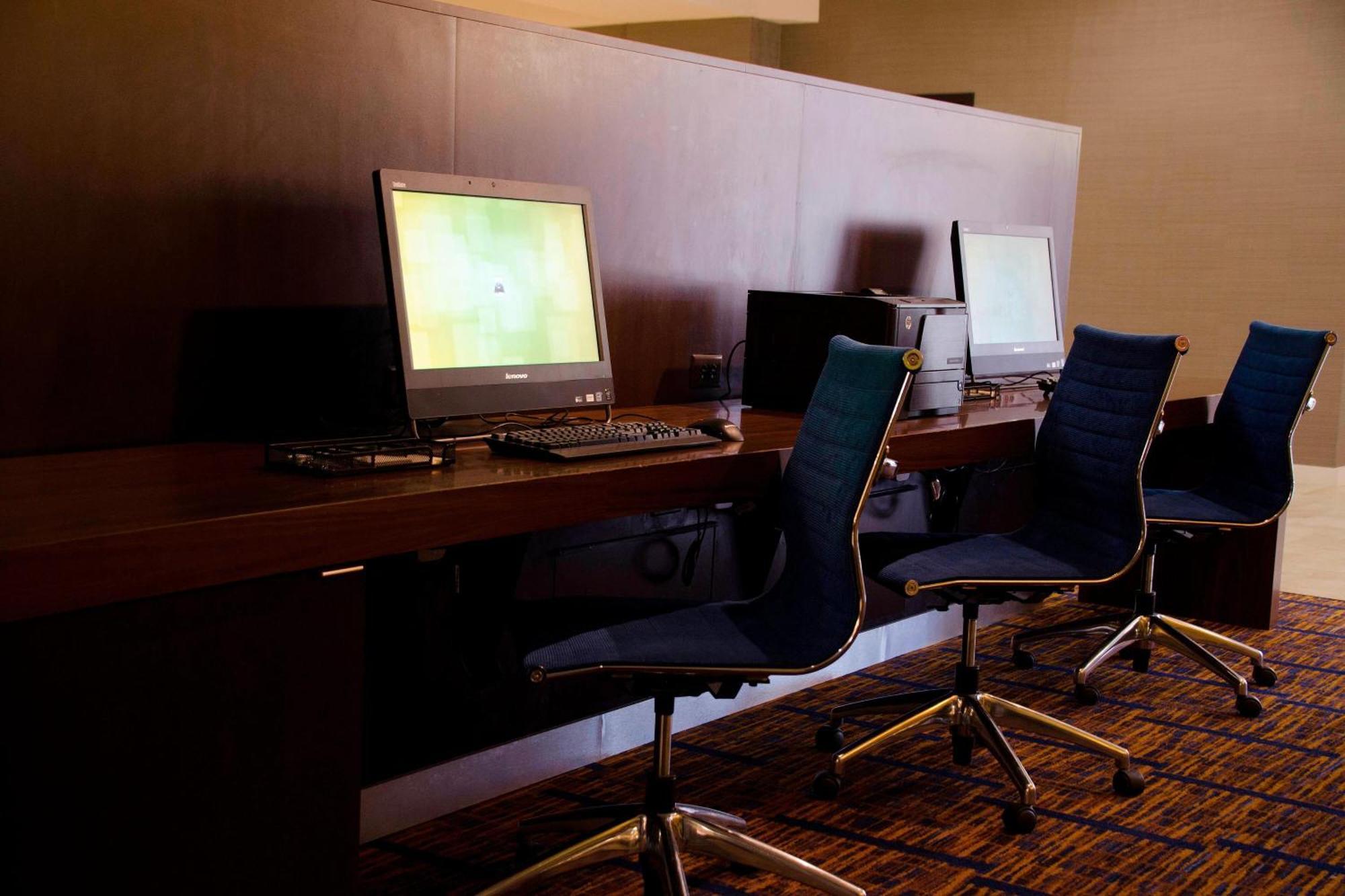 Courtyard Waterbury Downtown Hotel Bagian luar foto