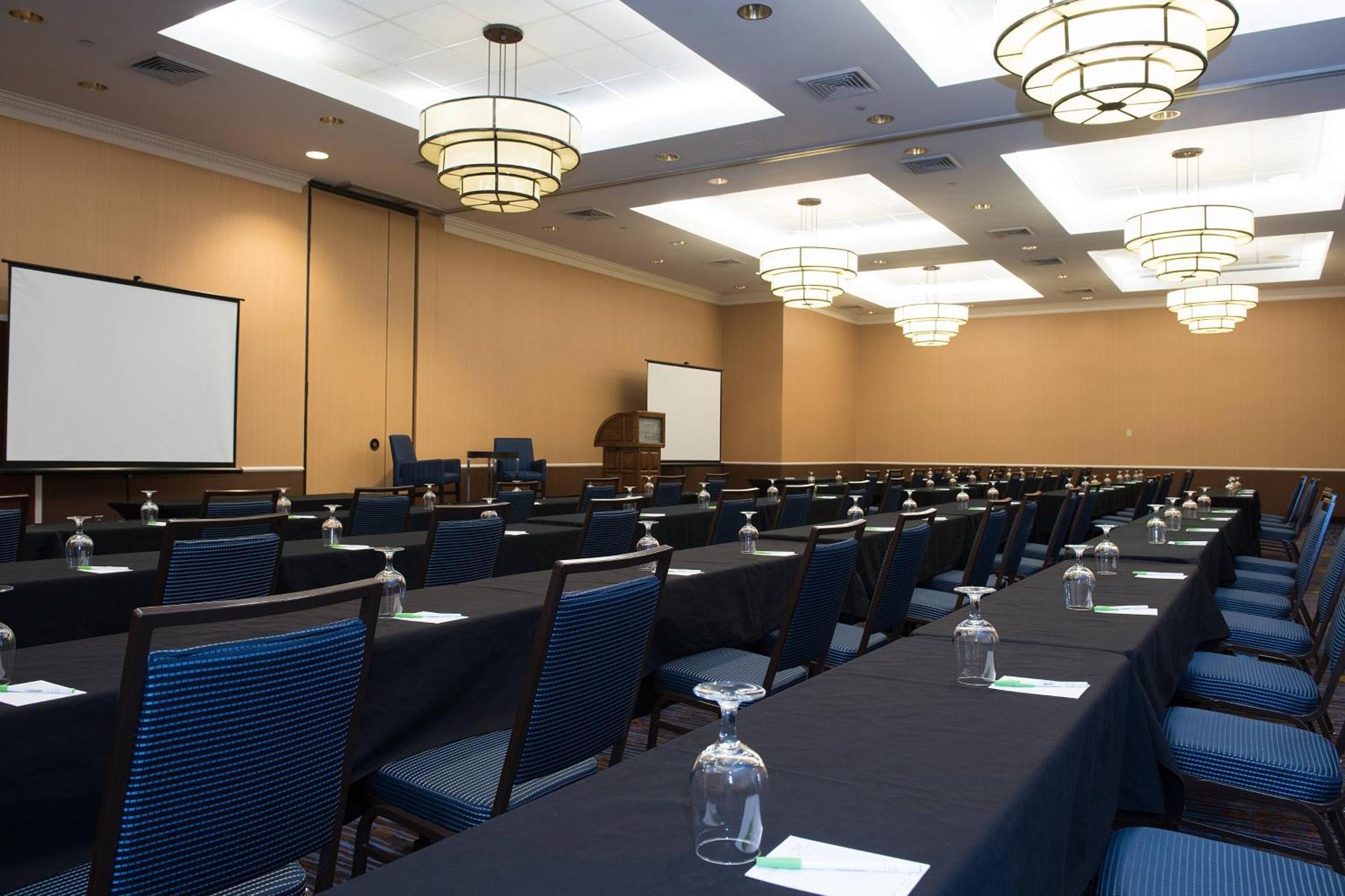 Courtyard Waterbury Downtown Hotel Bagian luar foto