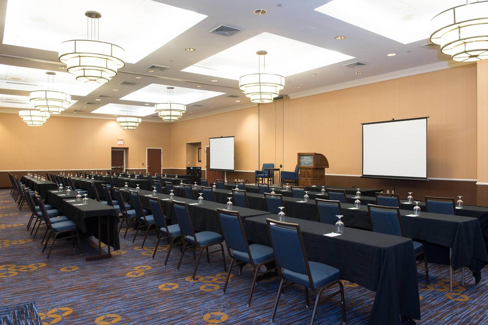 Courtyard Waterbury Downtown Hotel Bagian luar foto