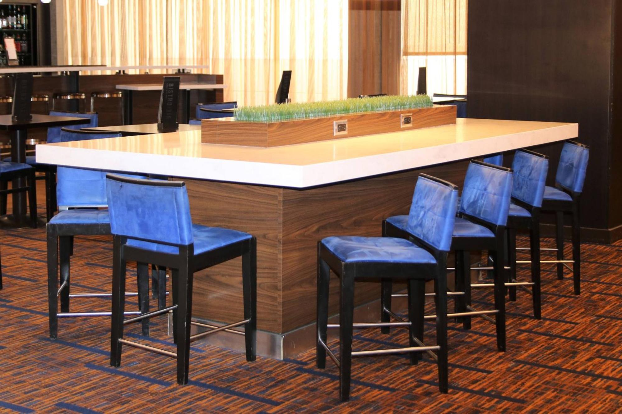 Courtyard Waterbury Downtown Hotel Bagian luar foto