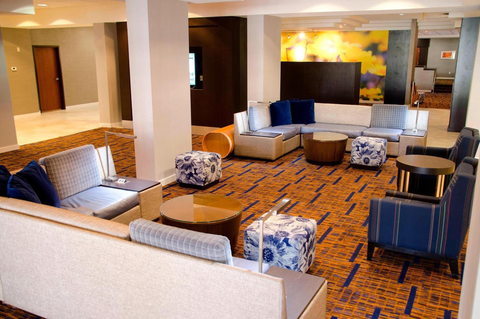 Courtyard Waterbury Downtown Hotel Bagian luar foto