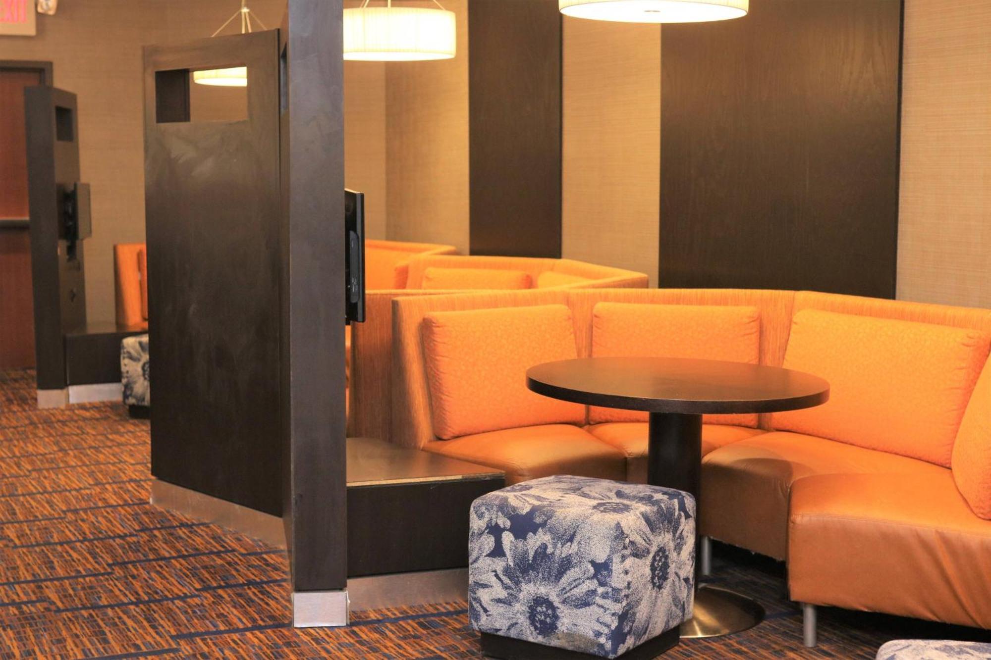 Courtyard Waterbury Downtown Hotel Bagian luar foto
