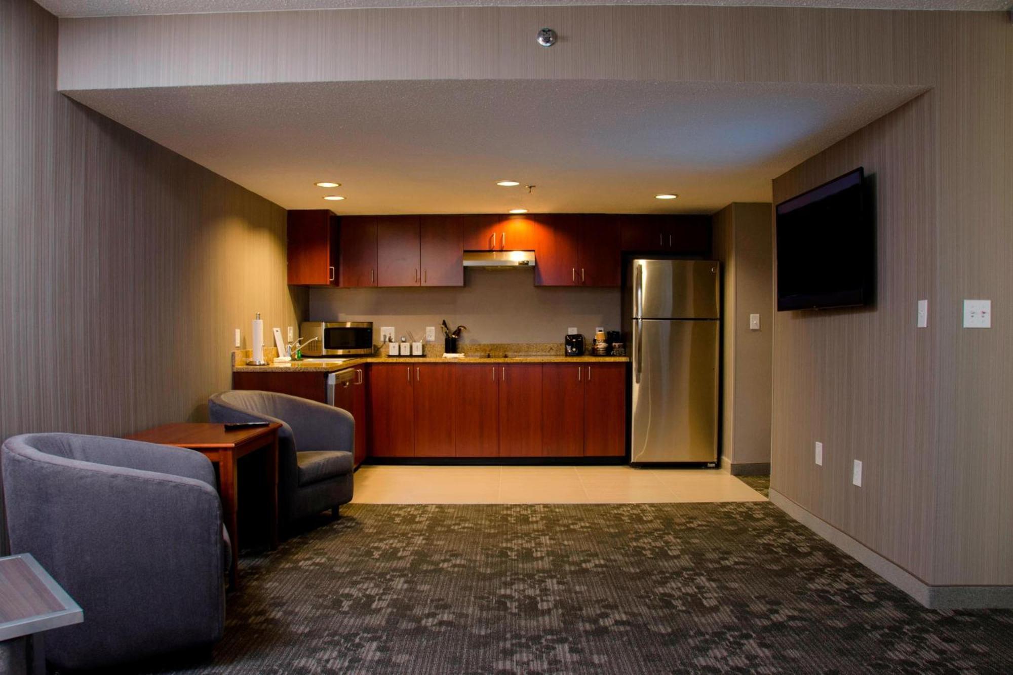 Courtyard Waterbury Downtown Hotel Bagian luar foto