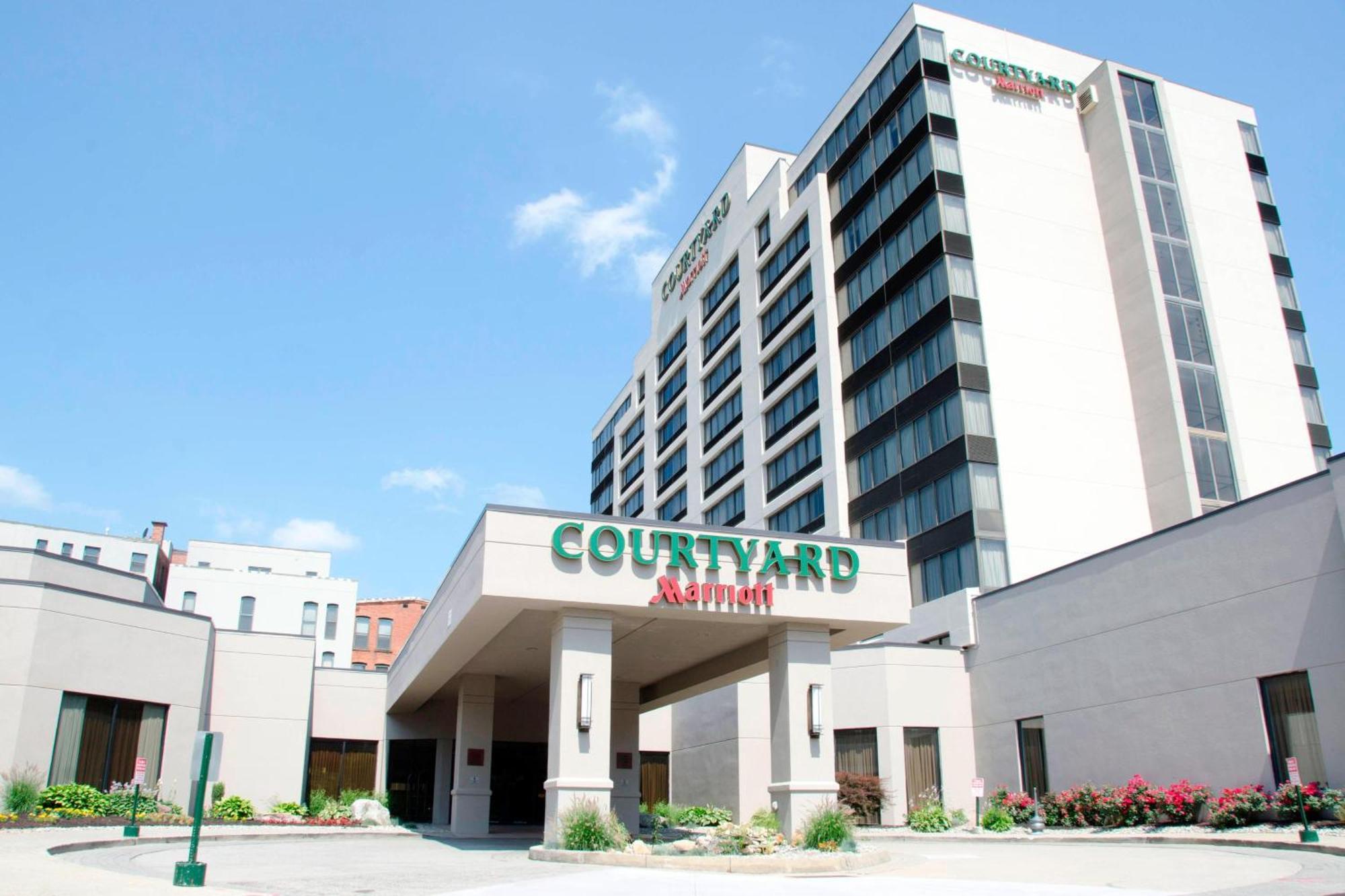 Courtyard Waterbury Downtown Hotel Bagian luar foto